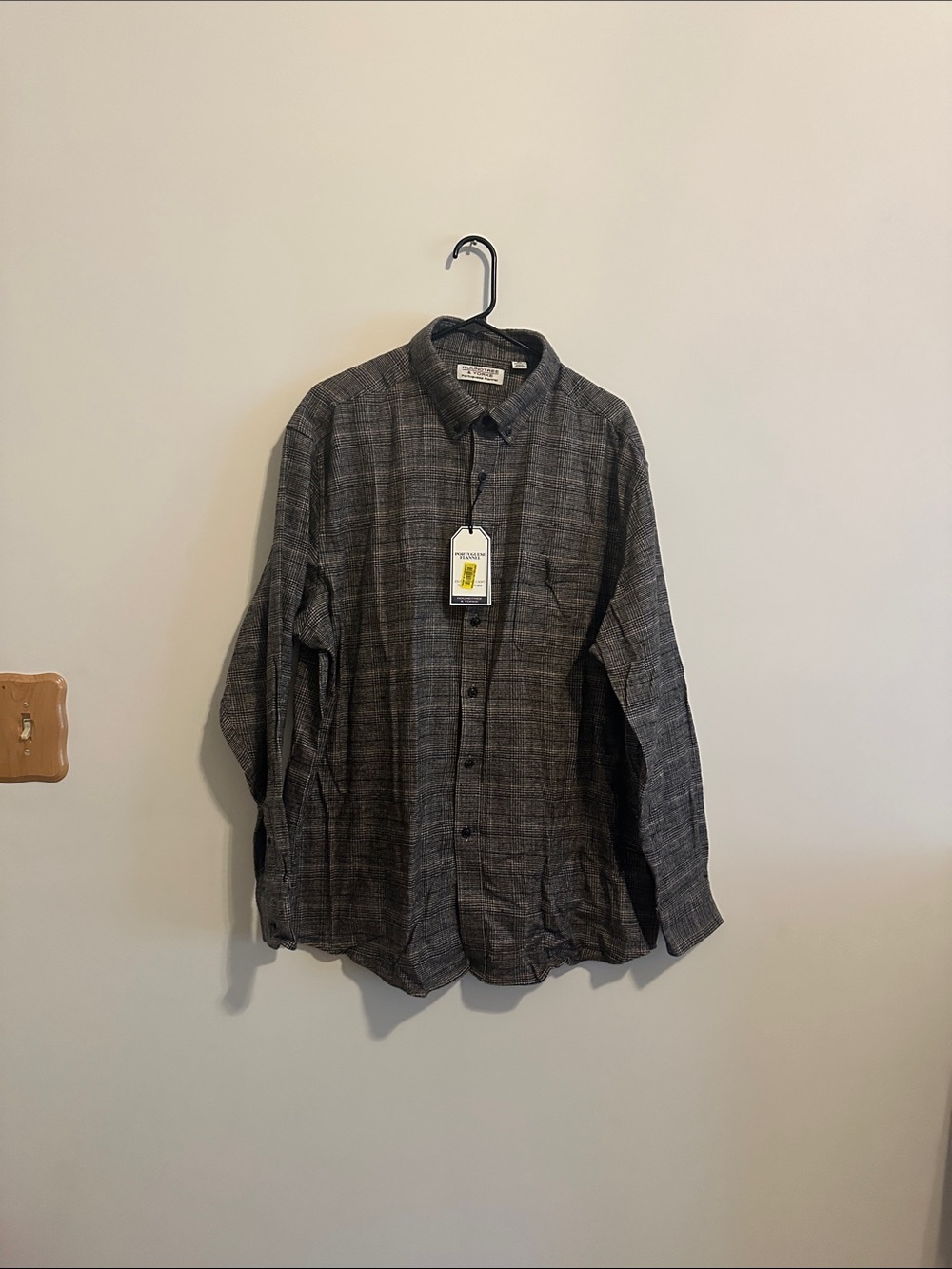 Roundtree & Yorke Men's Gray Plaid Button-Down Shirt